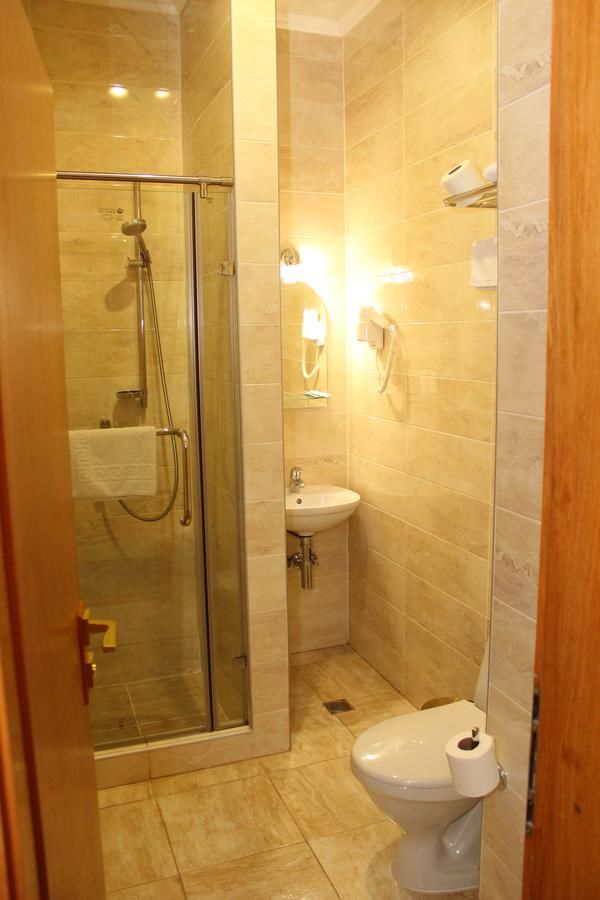Отель Hotel Chayka Мариуполь