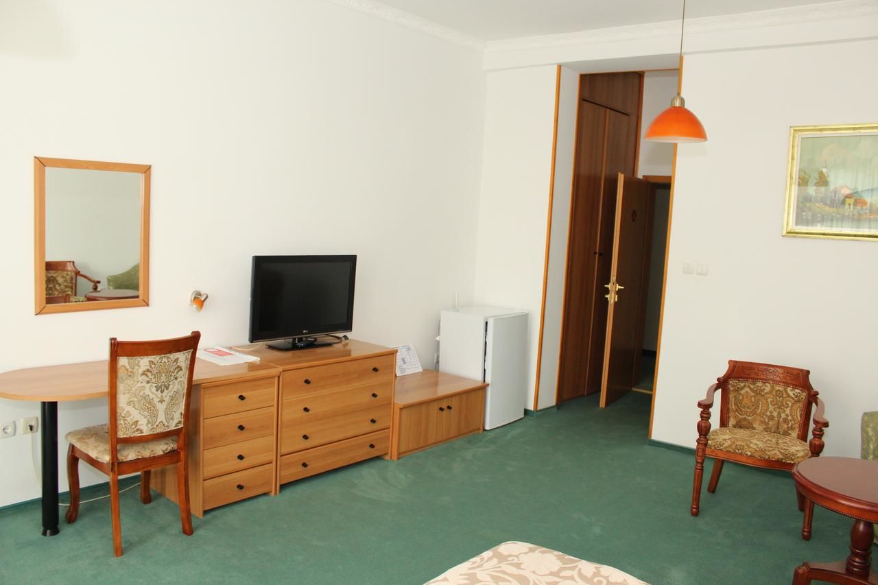 Отель Hotel Chayka Мариуполь